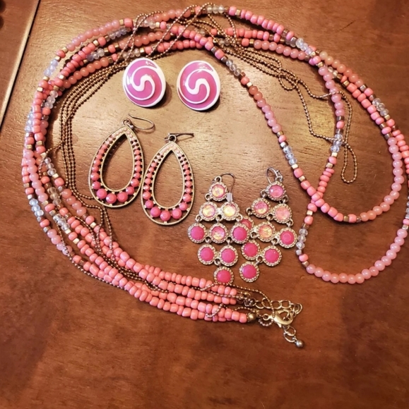 3 Pink Pairs Fashion Earrings & 1 Pink Beaded Necklace - Picture 5 of 7